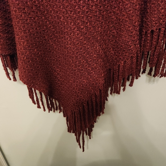 Burgundy Fringe Shaw - Picture 3 of 4